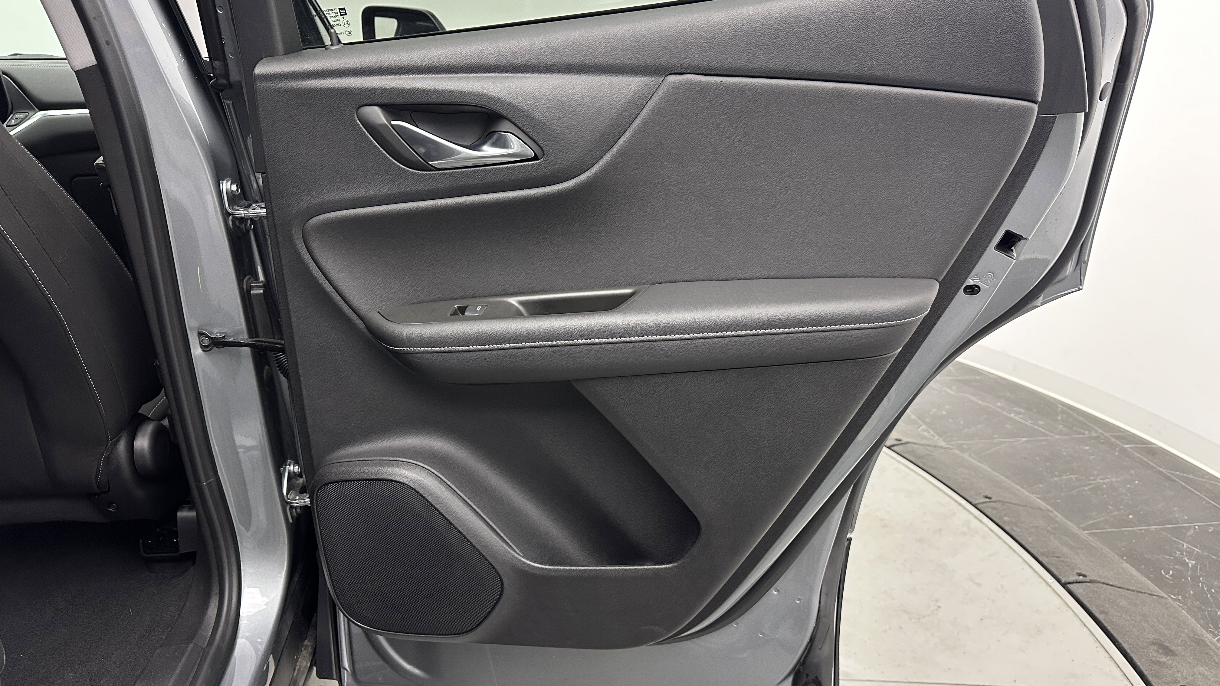 Used 2025 Chevrolet Blazer LT image 29