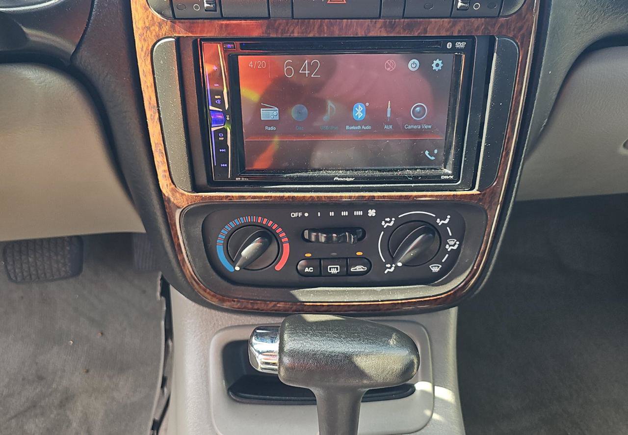 Used 2003 Saturn L-Series L200 w/ Audio Pkg I FWD image 11