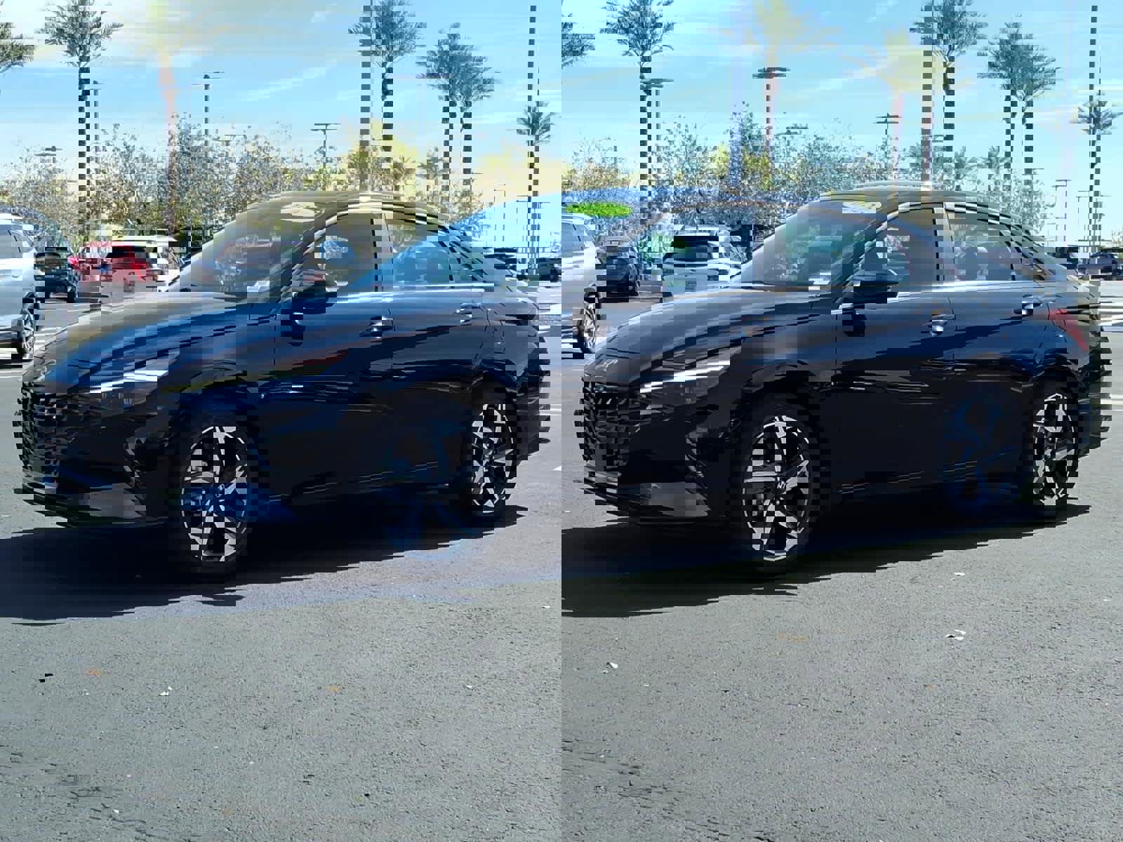 Used 2023 Hyundai Elantra Limited image 3