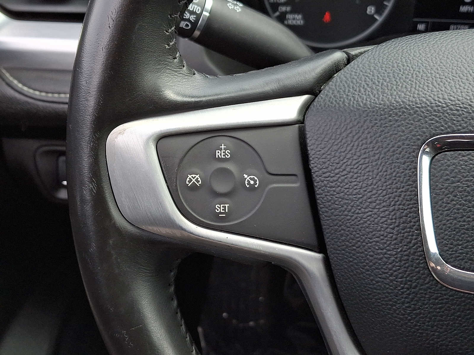 Used 2019 GMC Acadia SLE FWD image 21