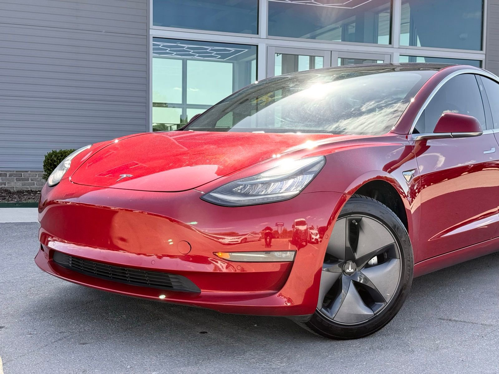Used 2018 Tesla Model 3 Long Range RWD image 3