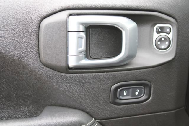 Used 2023 Jeep Wrangler Unlimited Sahara image 12