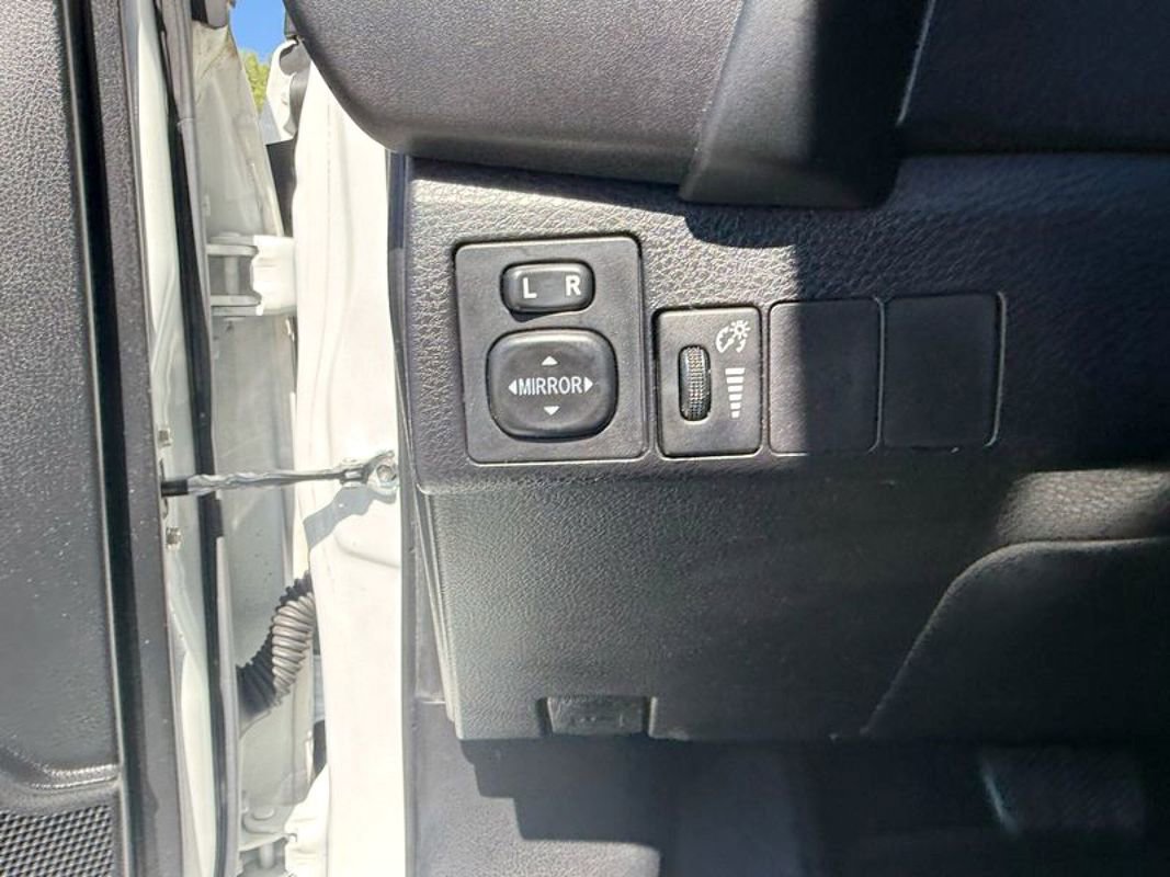 Used 2017 Toyota Corolla SE image 18