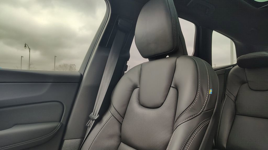 New 2026 Volvo XC60 B5 Ultra w/ Climate Package image 24