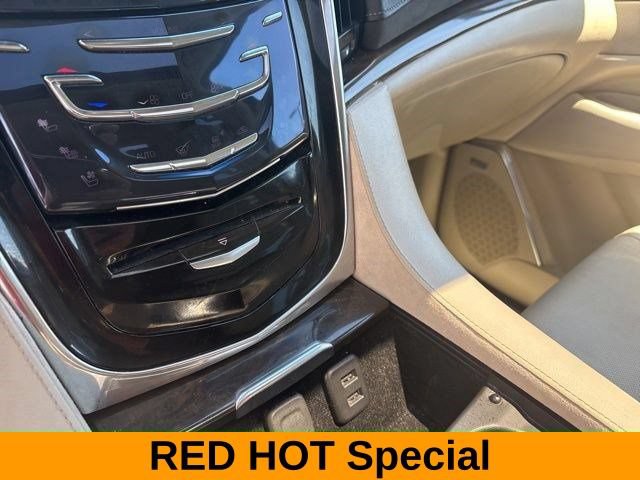 Used 2018 Cadillac Escalade ESV Luxury AWD/4WD image 22