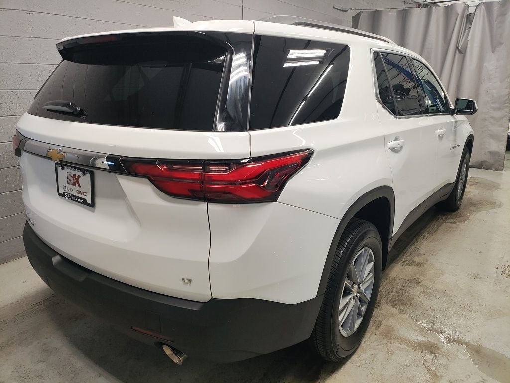 Used 2023 Chevrolet Traverse LT image 2