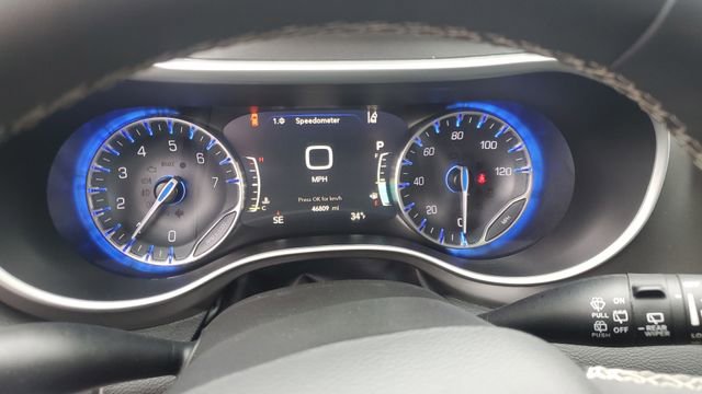 Certified 2024 Chrysler Pacifica Touring-L image 12