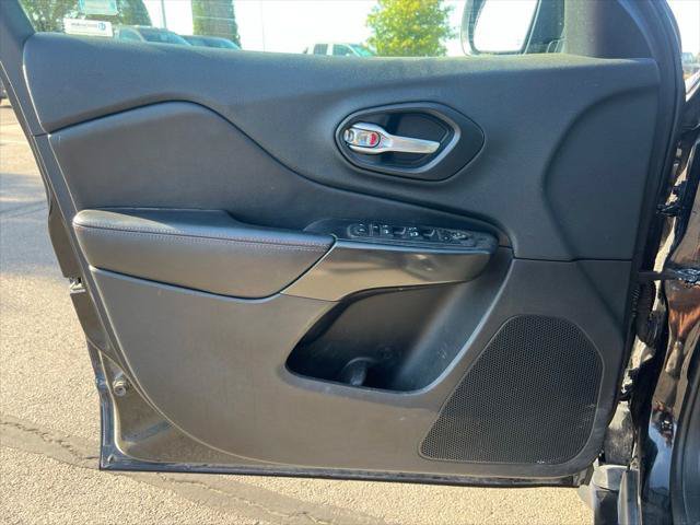 Certified 2019 Jeep Cherokee Trailhawk AWD/4WD image 9