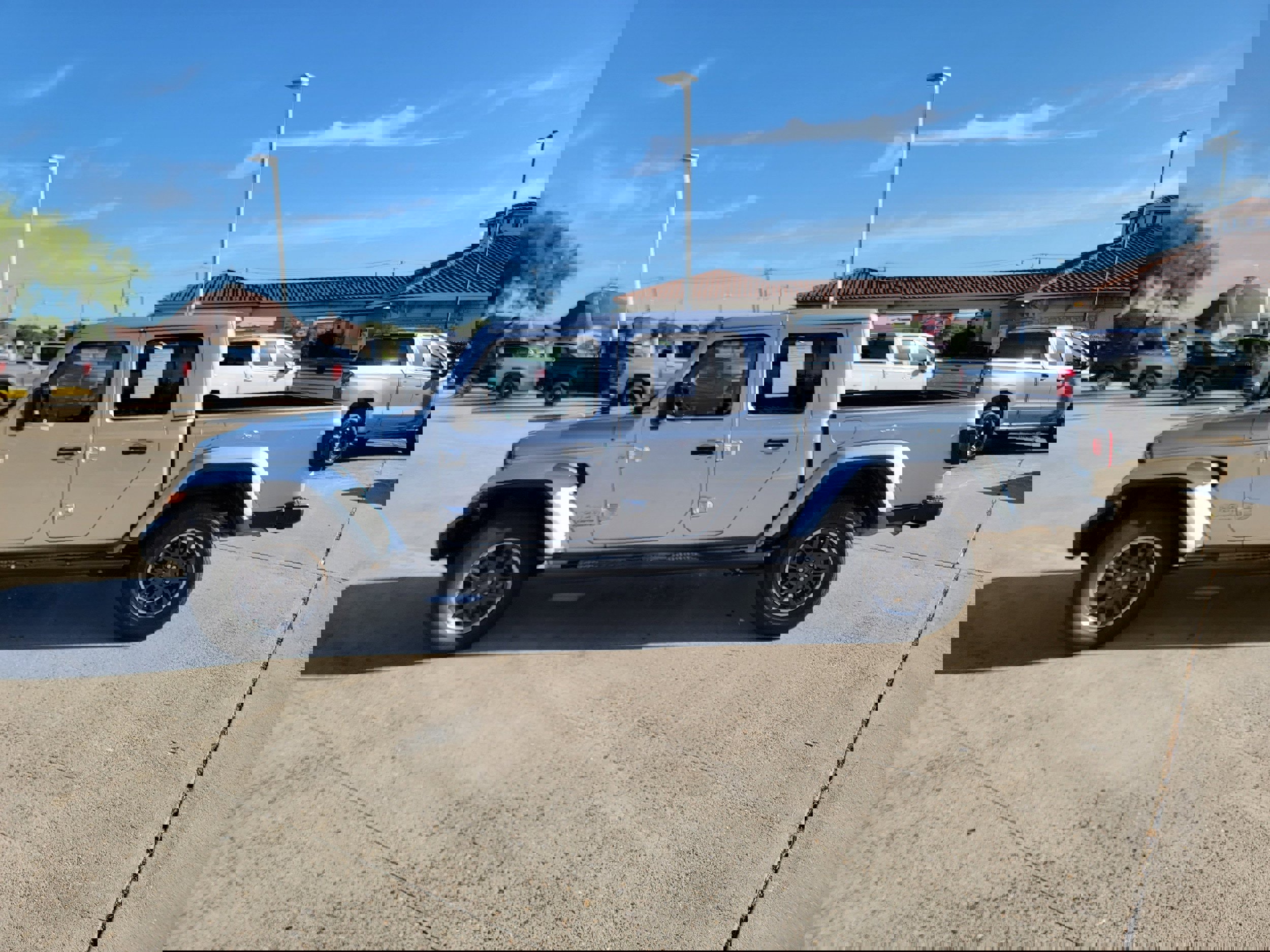 Used 2023 Jeep Gladiator Overland image 4