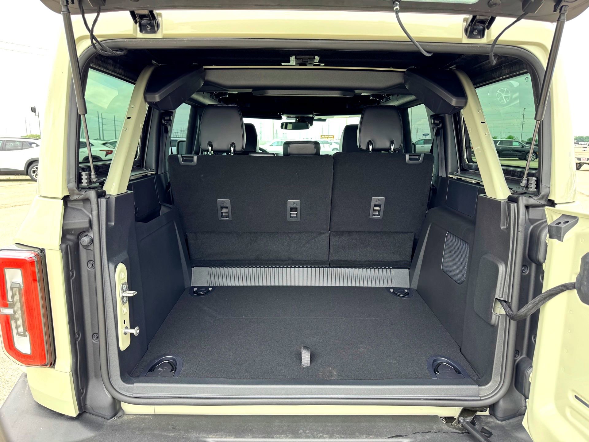 Used 2026 Ford Bronco Outer Banks image 9