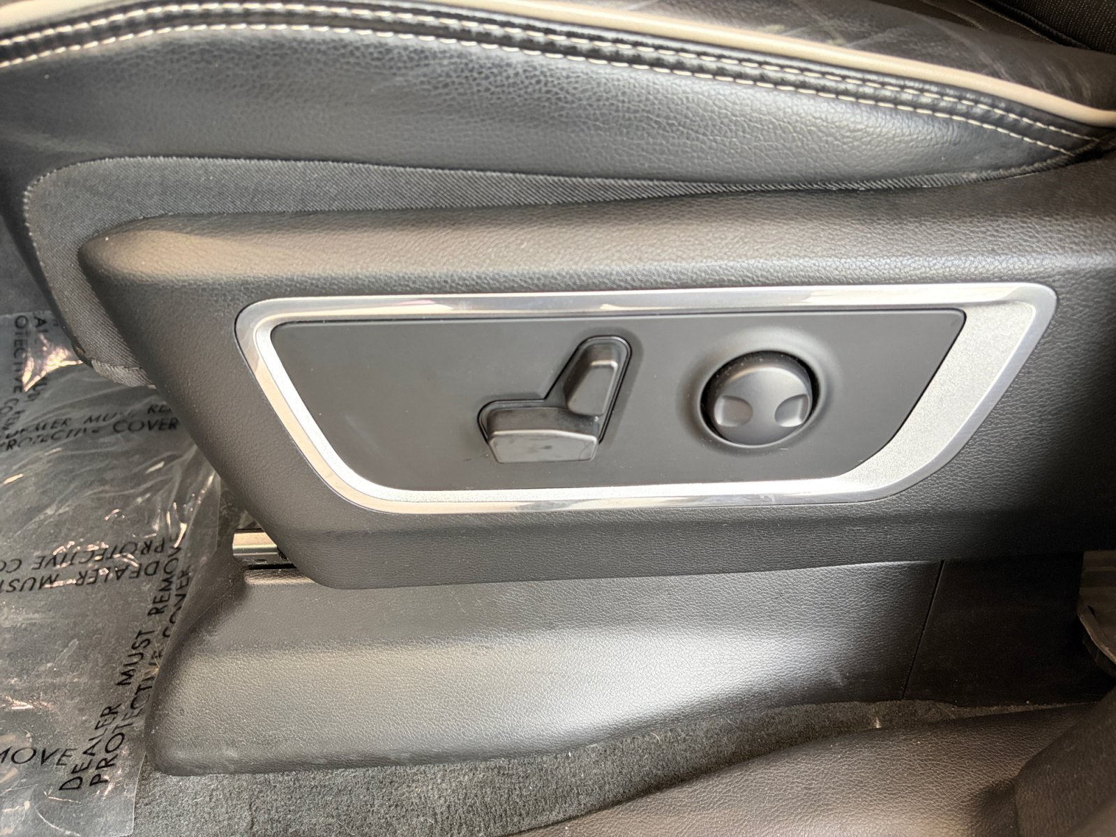 Used 2023 RAM 1500 Laramie AWD/4WD image 15