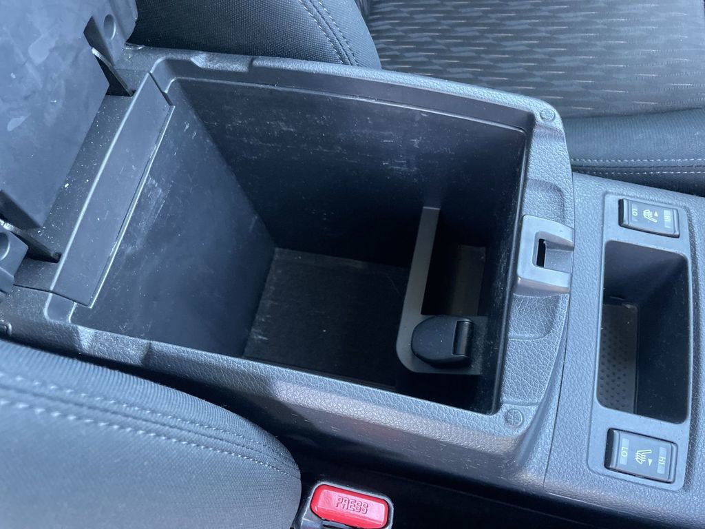 Used 2017 Nissan Rogue SV image 30