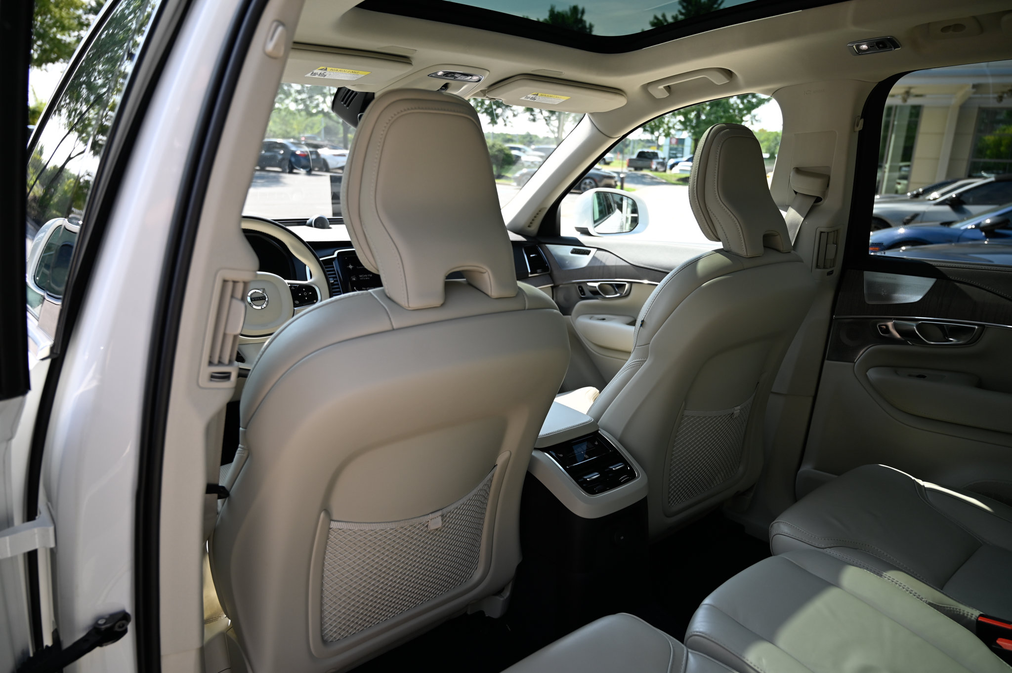 Used 2022 Volvo XC90 T8 Inscription w/ Advanced Package AWD/4WD image 38