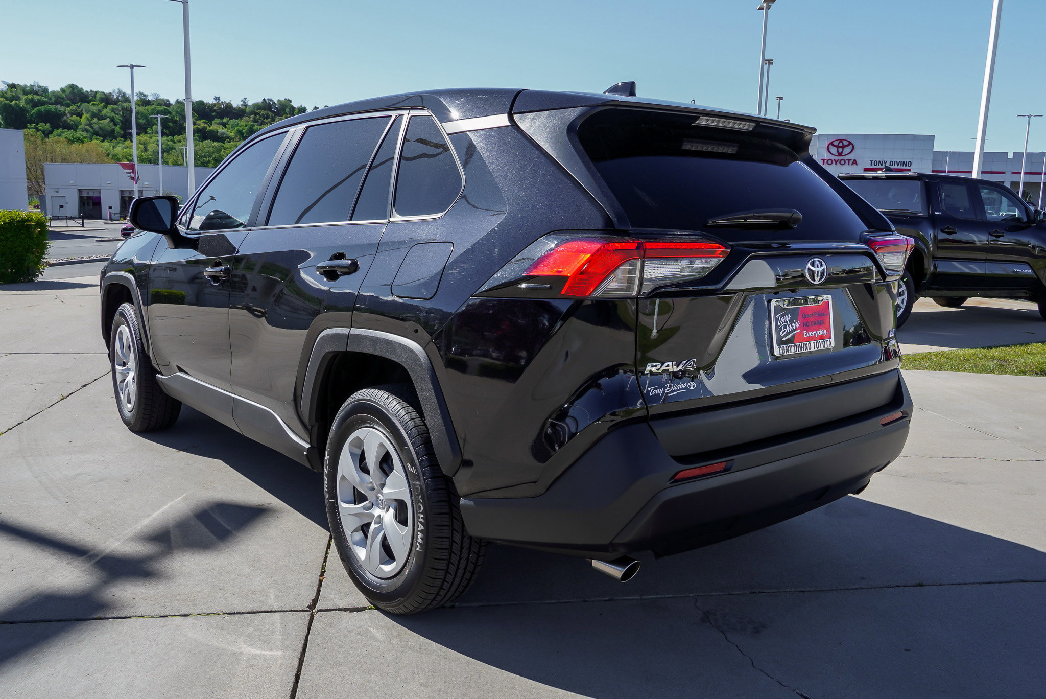 Certified 2024 Toyota RAV4 LE AWD/4WD image 6