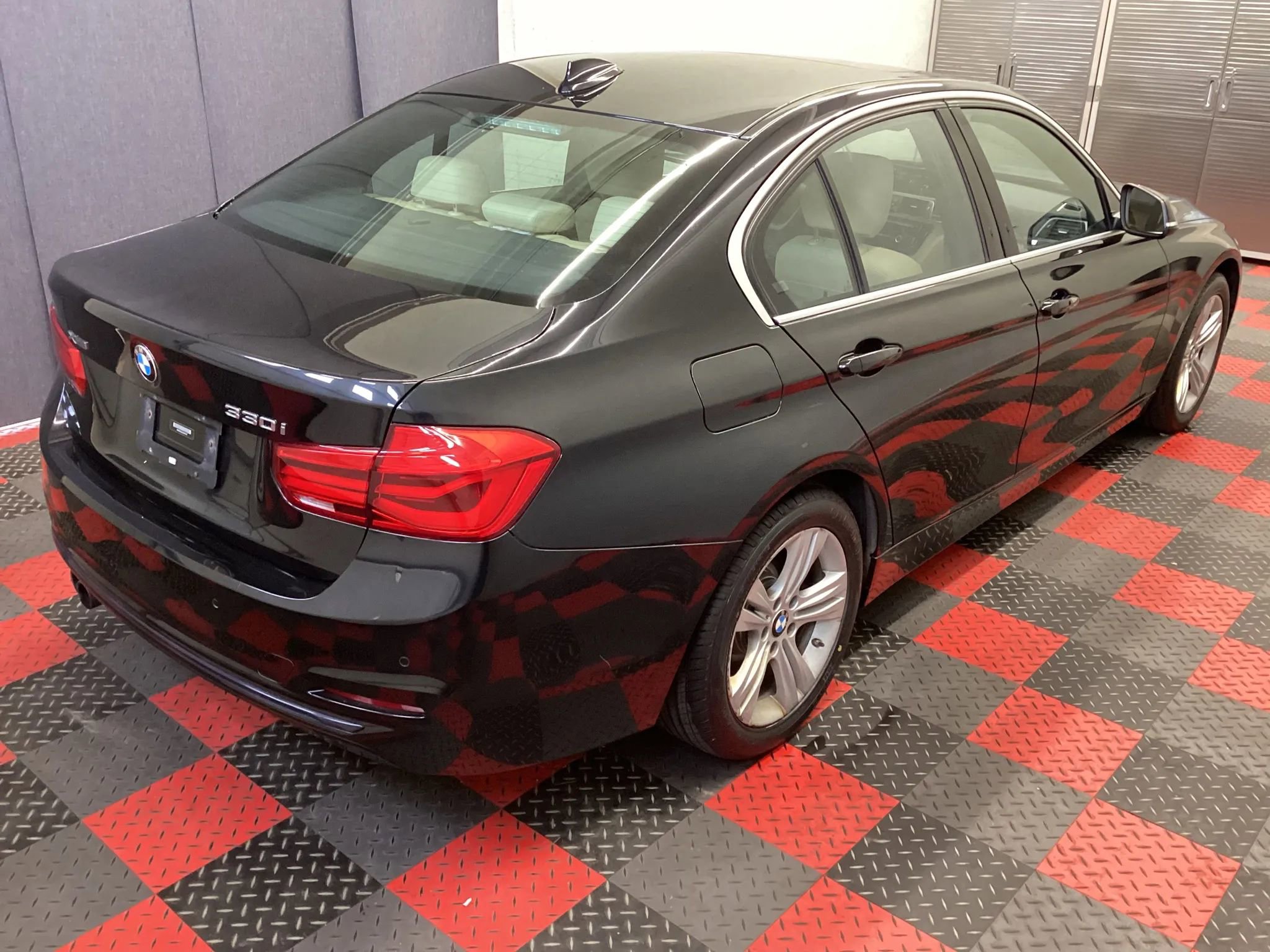 Used 2018 BMW 330i xDrive Sedan w/ Convenience Package AWD/4WD image 3