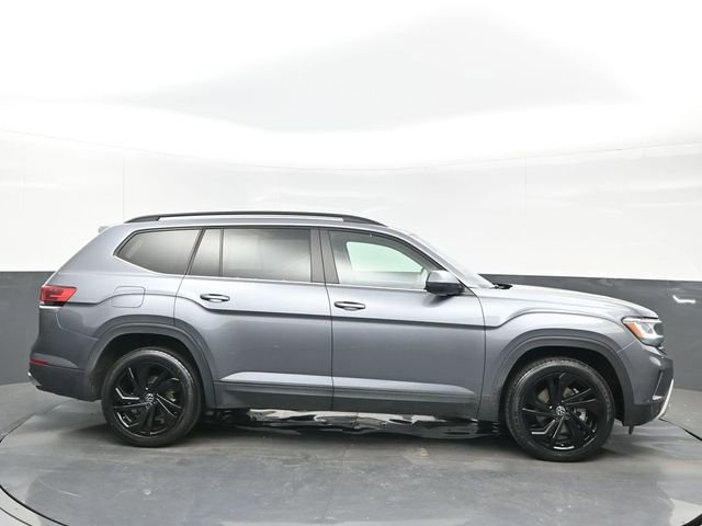 Used 2023 Volkswagen Atlas SE w/ Black Wheel Package image 7