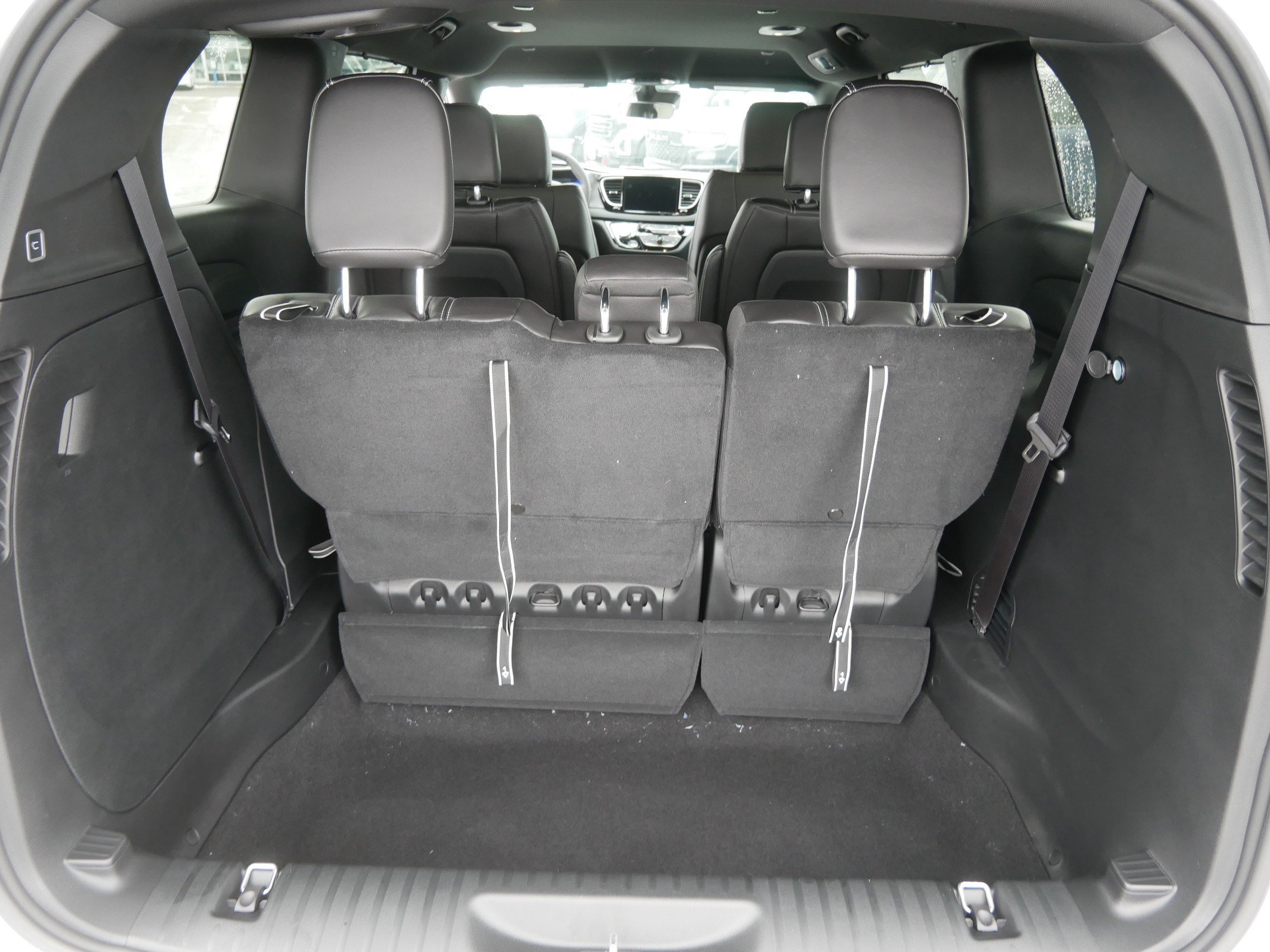 New 2026 Chrysler Voyager LX image 4