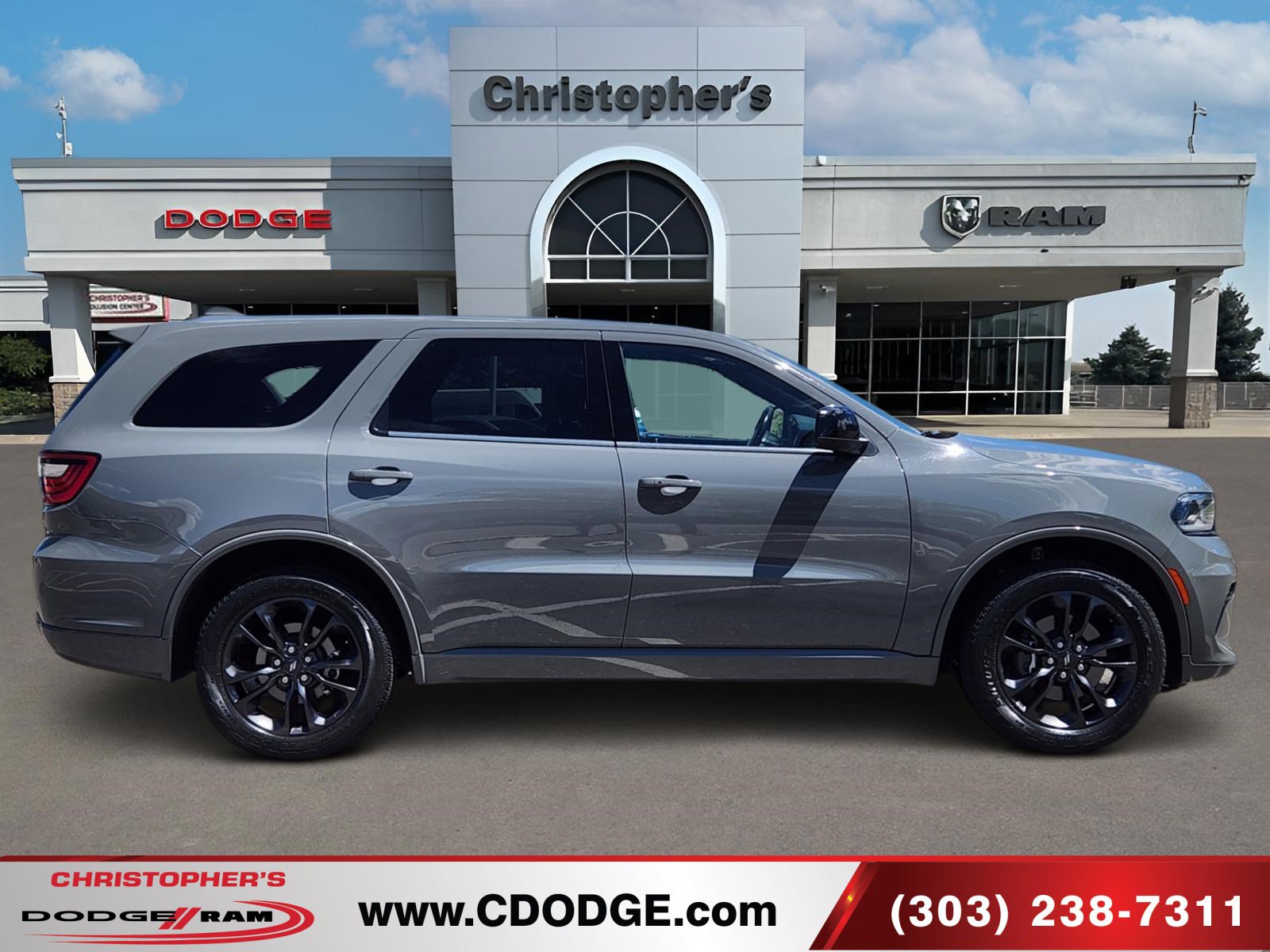 Used 2022 Dodge Durango SXT w/ Blacktop Package AWD/4WD image 2