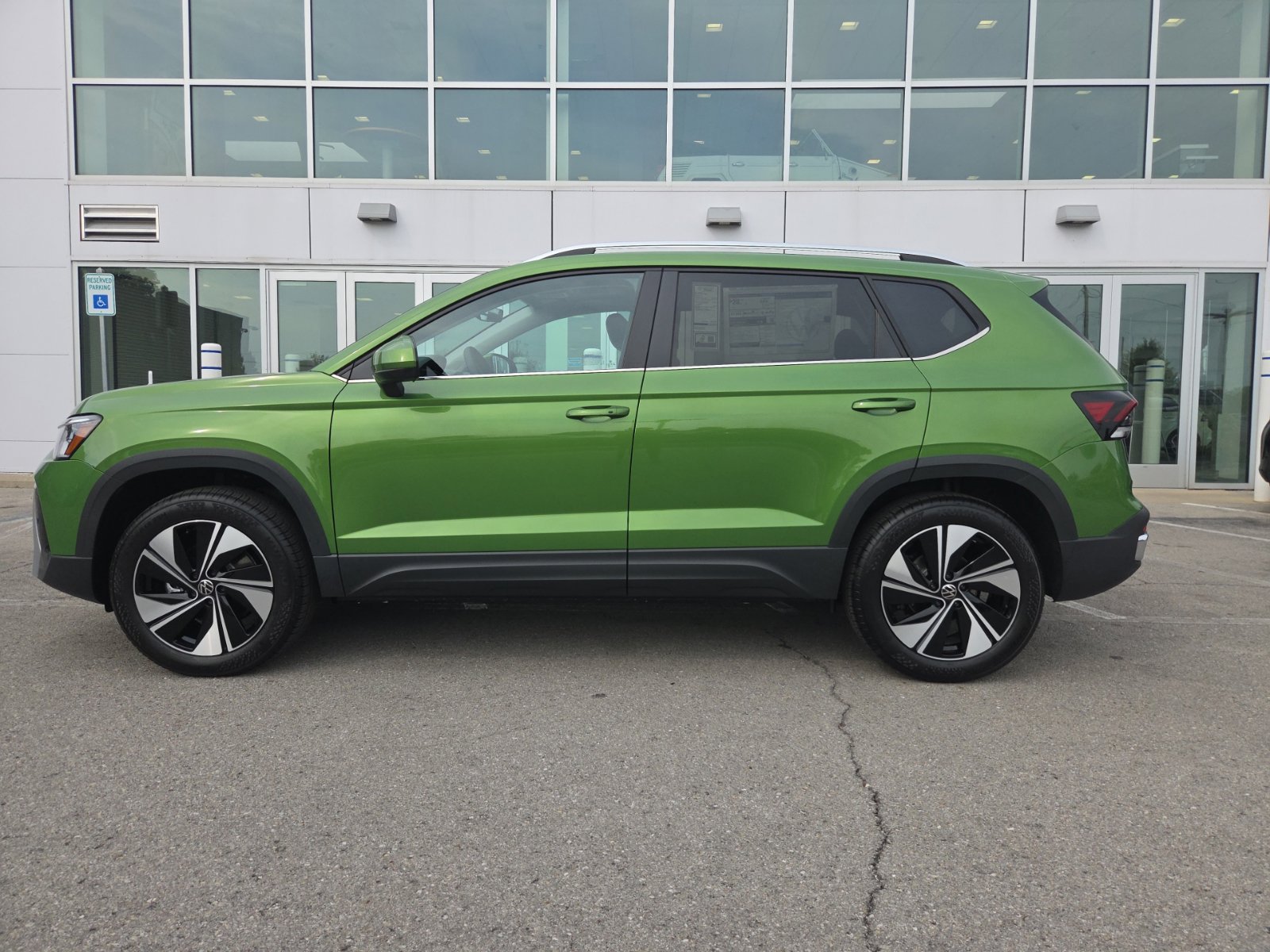 New 2027 Volkswagen Taos SE AWD/4WD image 11