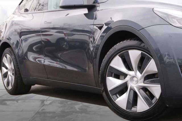 Used 2021 Tesla Model Y Long Range image 3