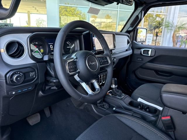 Used 2025 Jeep Wrangler Unlimited Sahara image 28