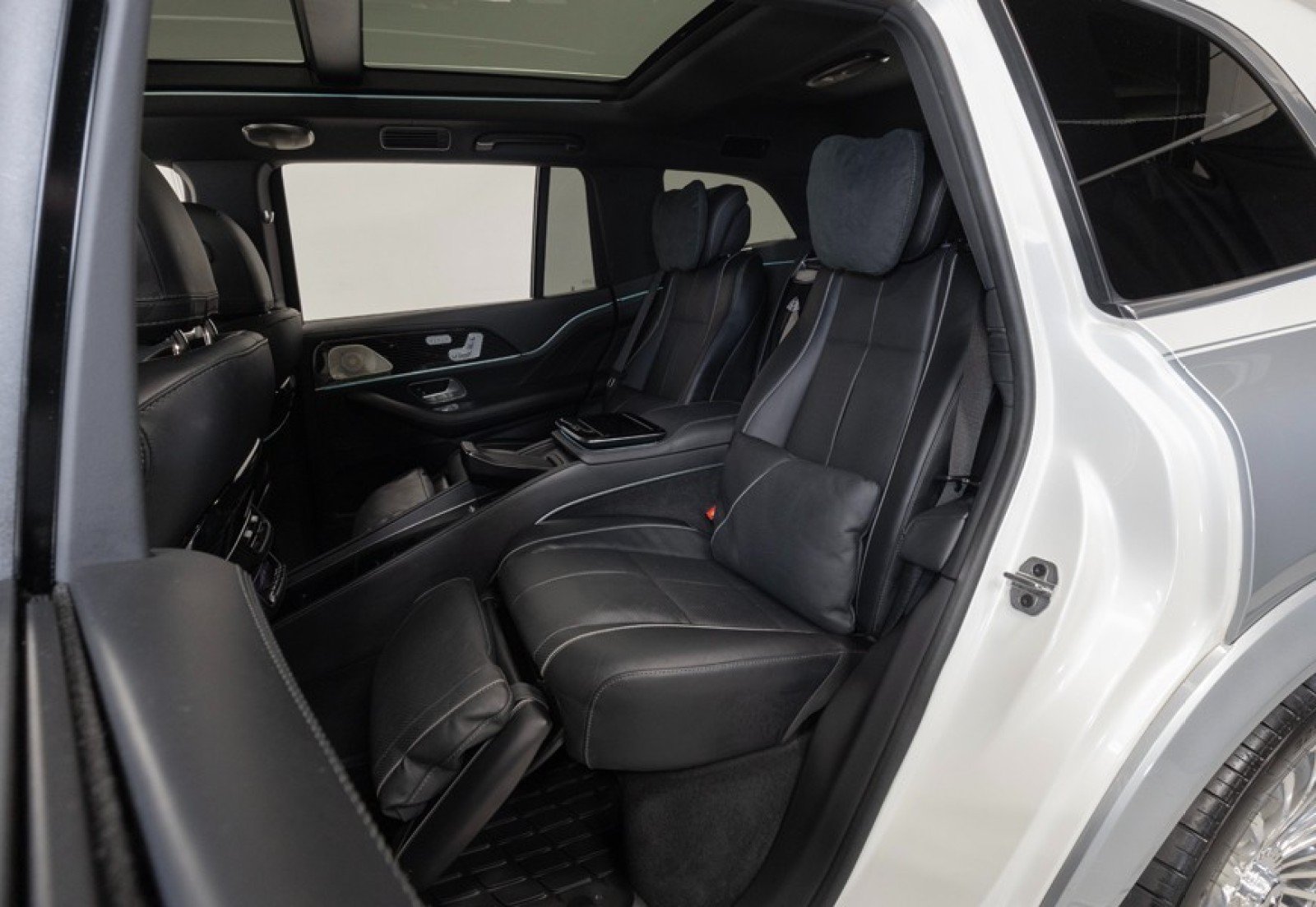 Used 2023 Mercedes-Benz Maybach GLS 600 4MATIC image 50
