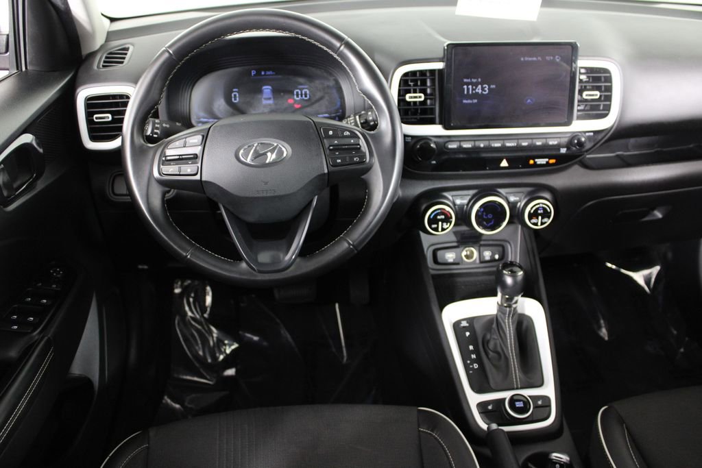 Certified 2023 Hyundai Venue Limited FWD image 8