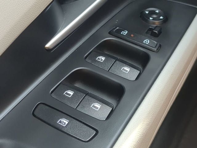 Used 2024 Hyundai Elantra Limited FWD image 23