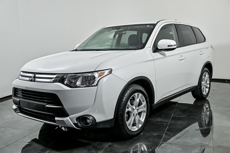 Used 2015 Mitsubishi Outlander SE AWD/4WD image 5