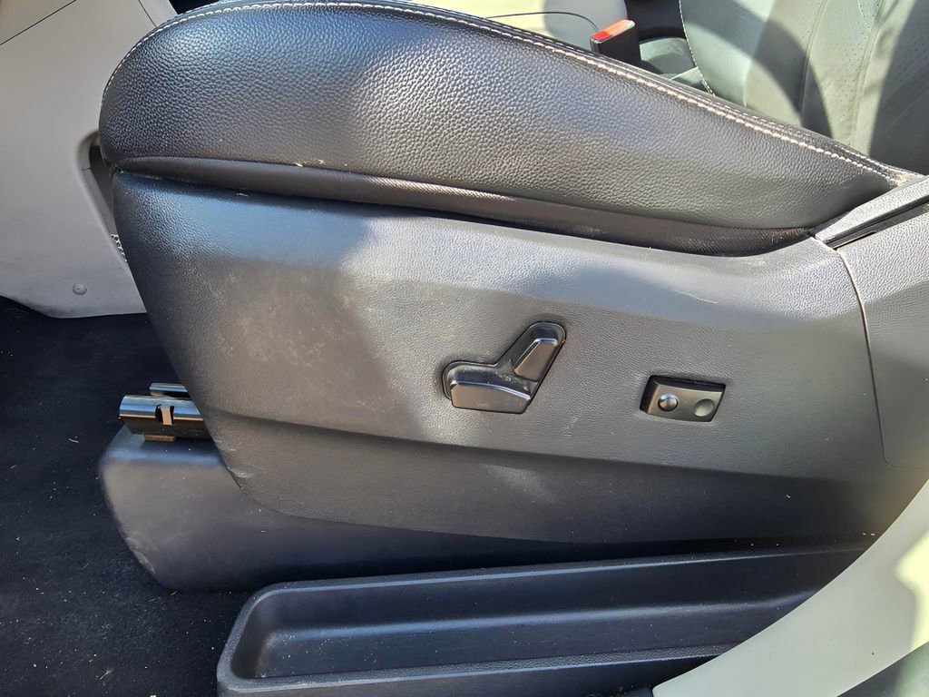 Used 2020 Dodge Grand Caravan SXT image 17