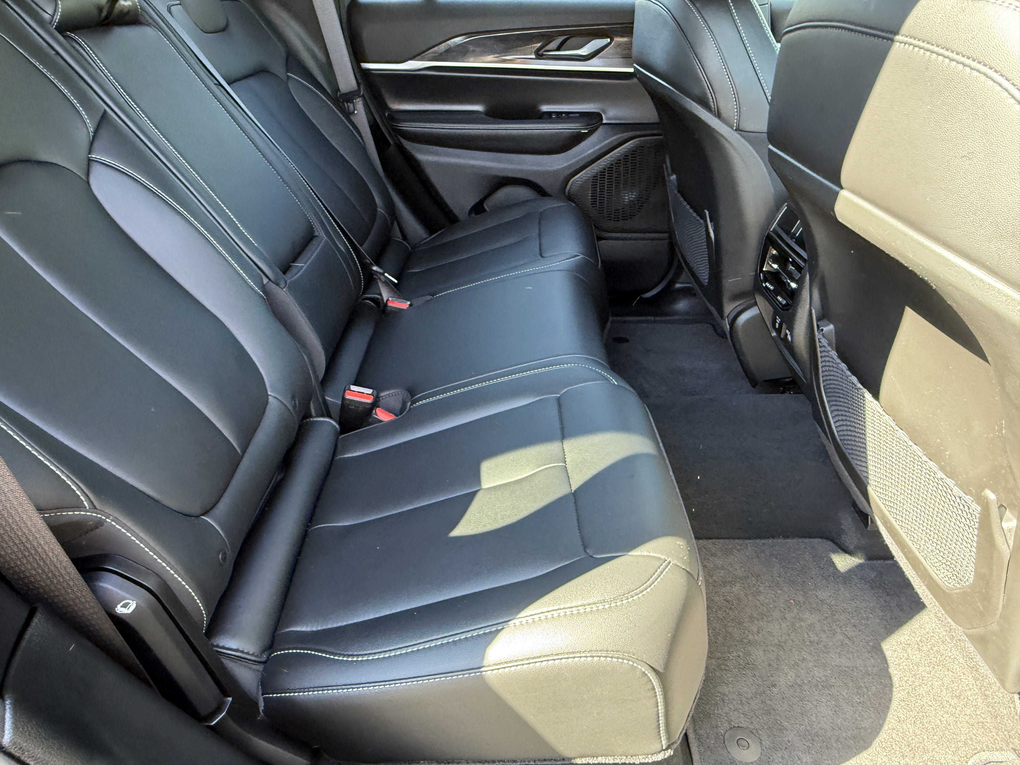 Used 2025 Jeep Grand Cherokee Limited RWD image 15