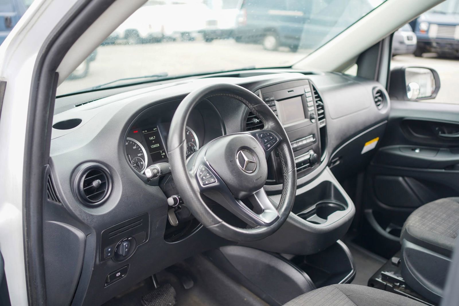 Used 2020 Mercedes-Benz Metris image 2