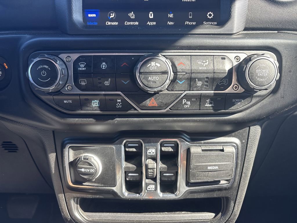 Used 2022 Jeep Wrangler Unlimited Sahara w/ Cold Weather Group image 27