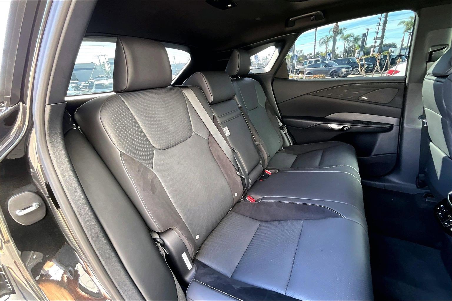 Used 2025 Lexus RX 500h F Sport w/ Convenience Package image 27