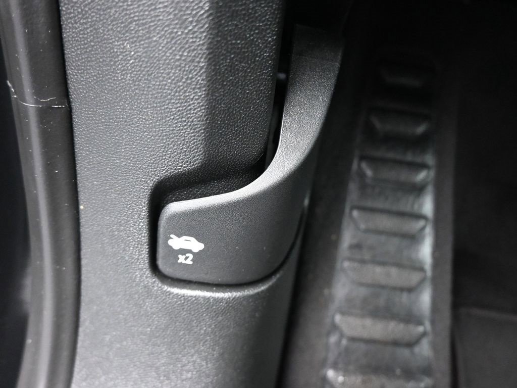 Used 2023 Cadillac Lyriq 2WD image 36