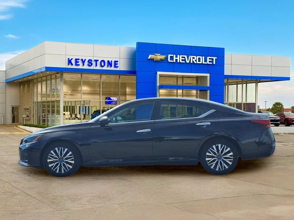 Used 2025 Nissan Altima 2.5 SV FWD image 4