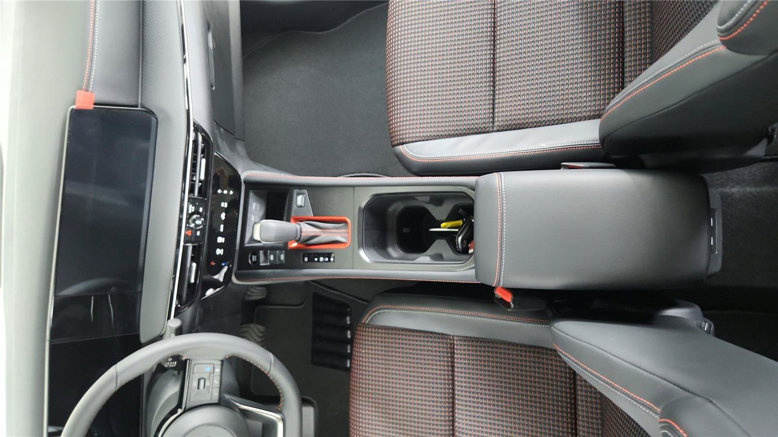 Used 2025 Nissan Kicks SR AWD/4WD image 25