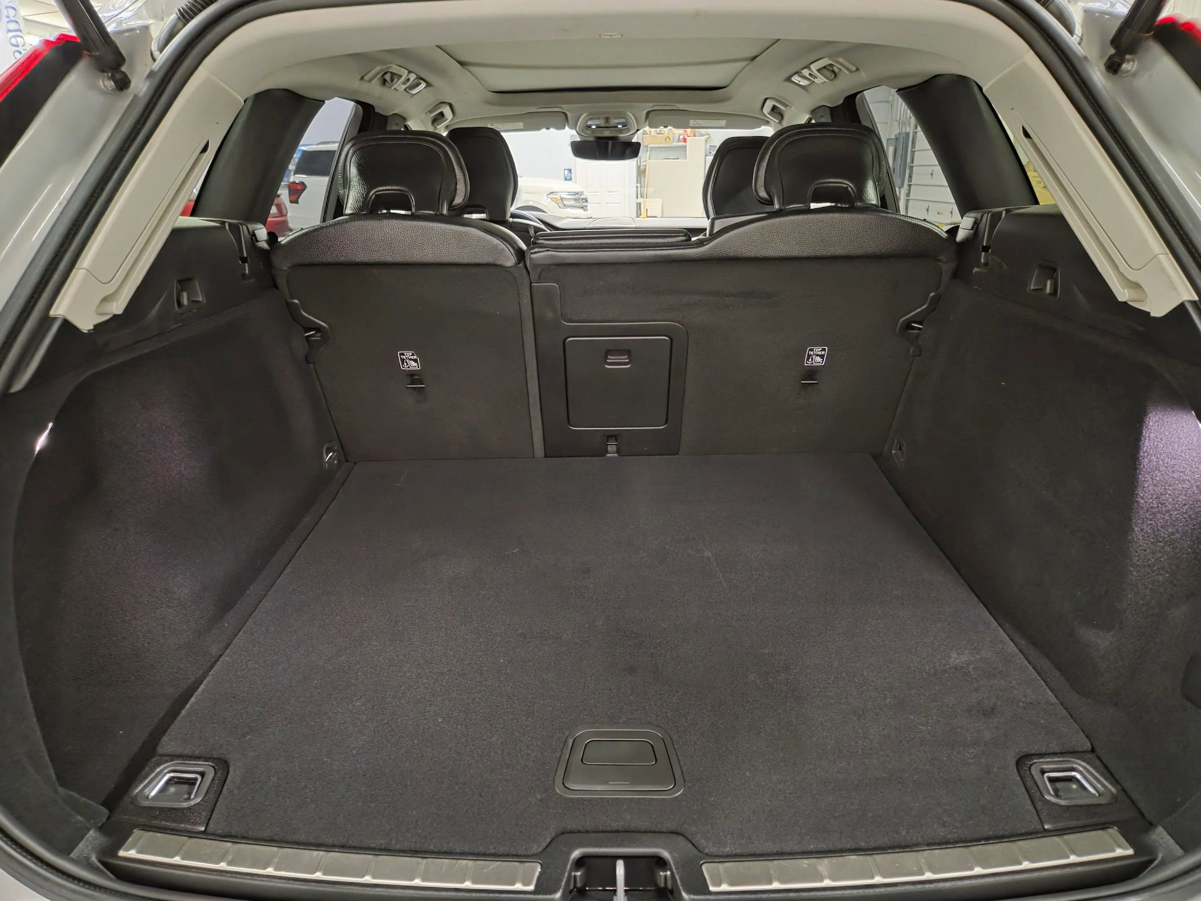 Used 2025 Volvo XC60 B5 Plus image 39