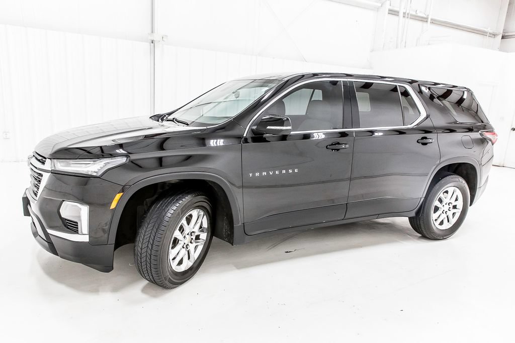 Used 2023 Chevrolet Traverse LS w/ Safety Package FWD image 3