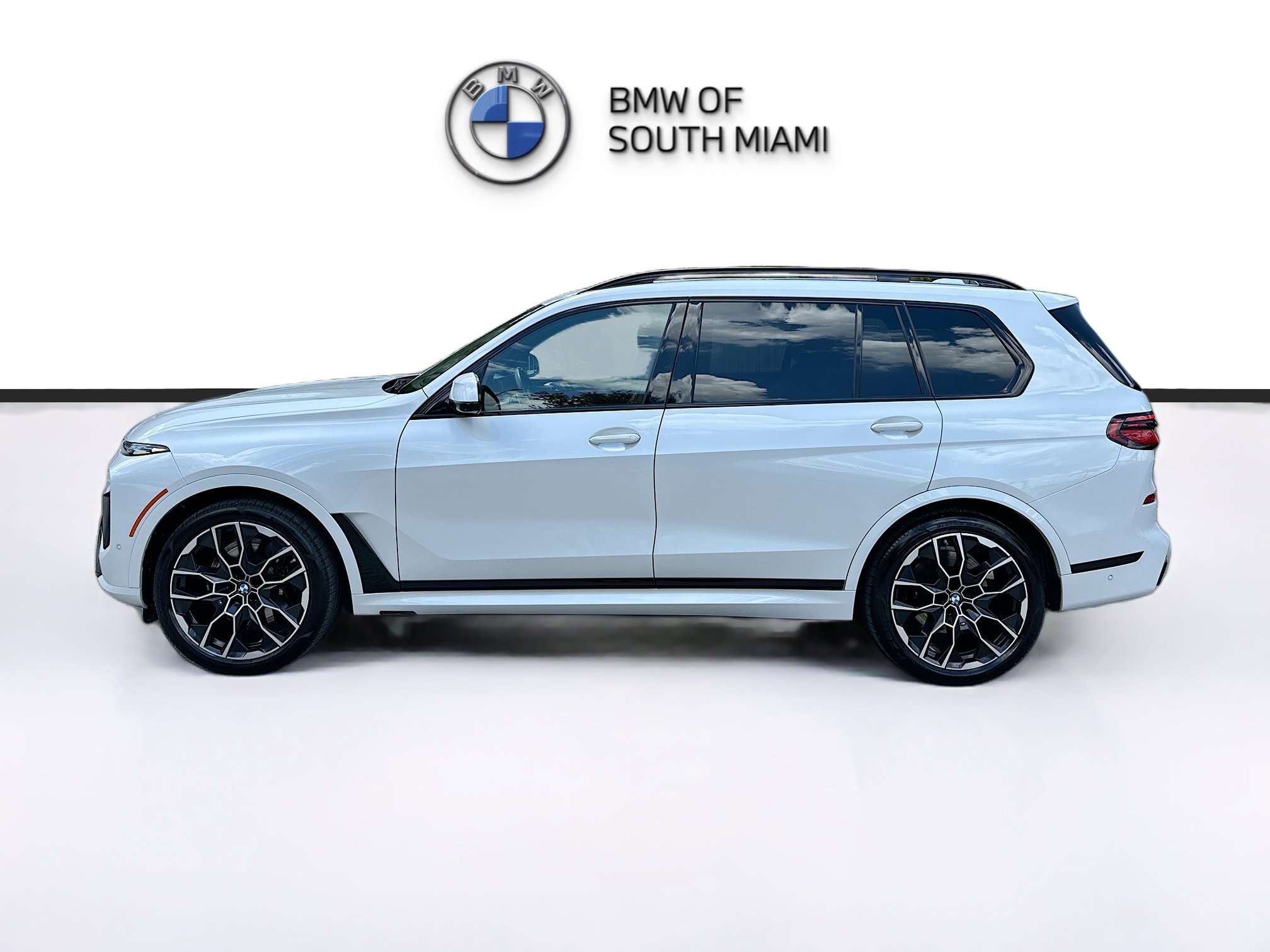 Certified 2024 BMW X7 xDrive40i w/ Executive Package image 4