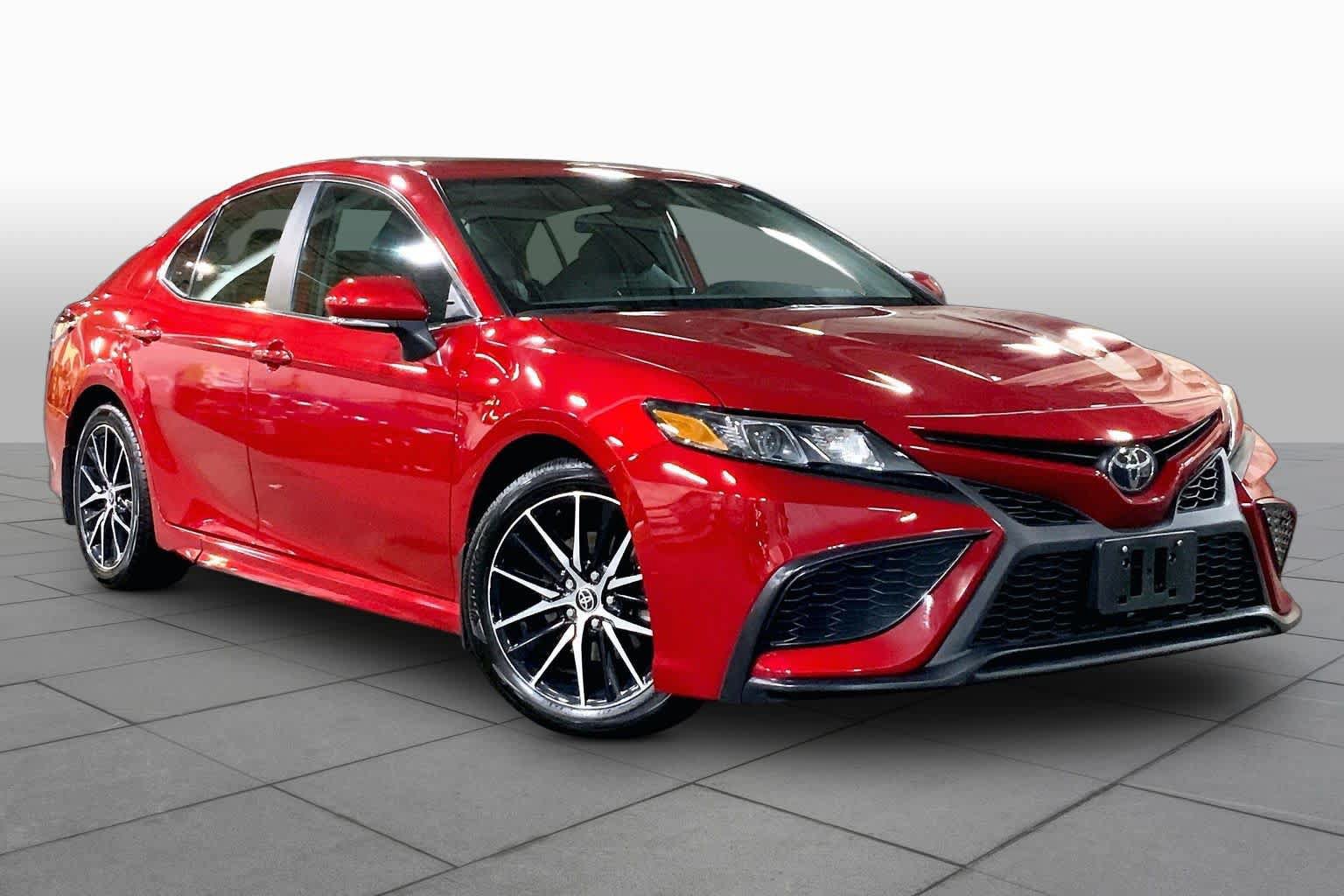 Used 2023 Toyota Camry SE w/ Cold Weather Package AWD/4WD image 3