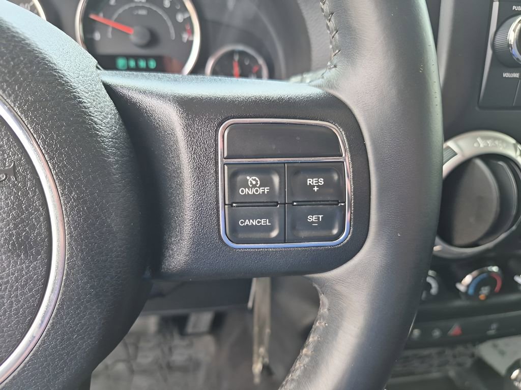 Used 2016 Jeep Wrangler Unlimited Rubicon w/ Connectivity Group image 32