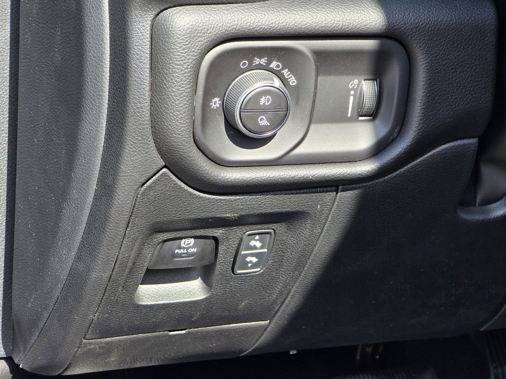 New 2026 RAM 1500 4x4 Crew Cab image 33