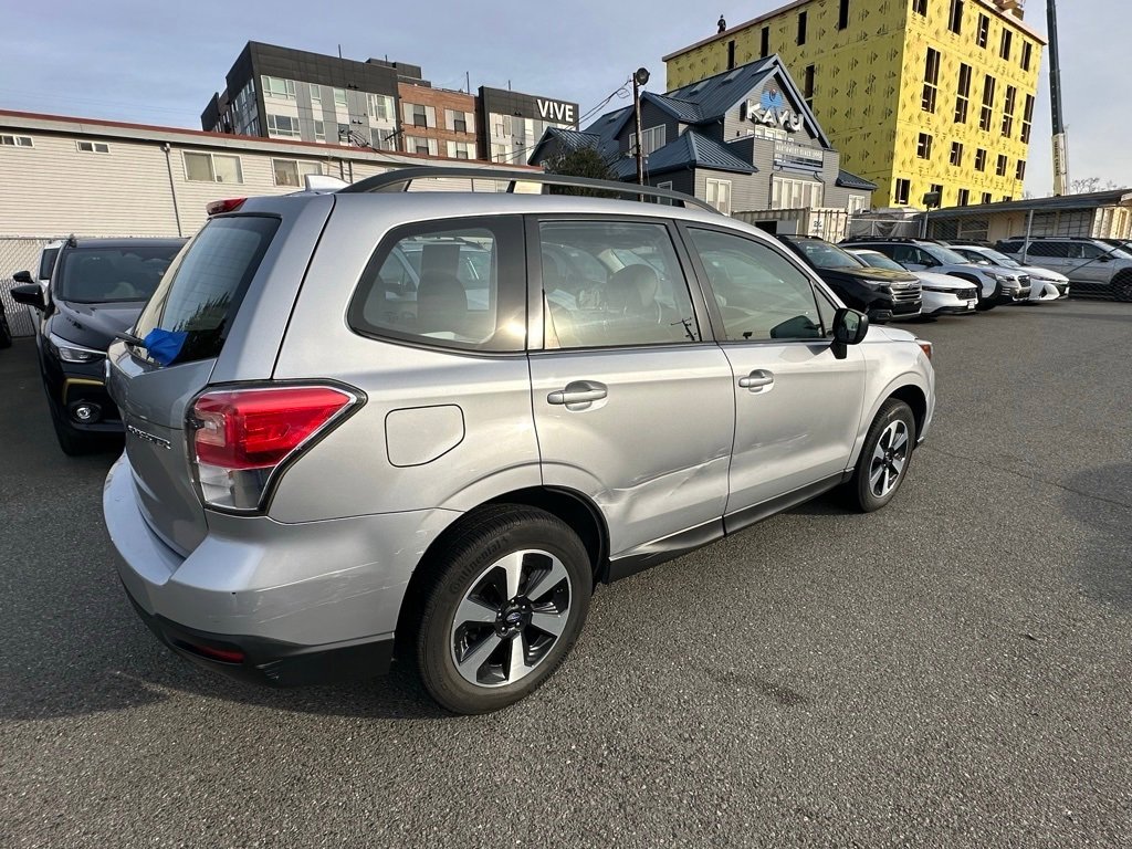 Used 2017 Subaru Forester 2.5i w/ Alloy Wheel Package image 8