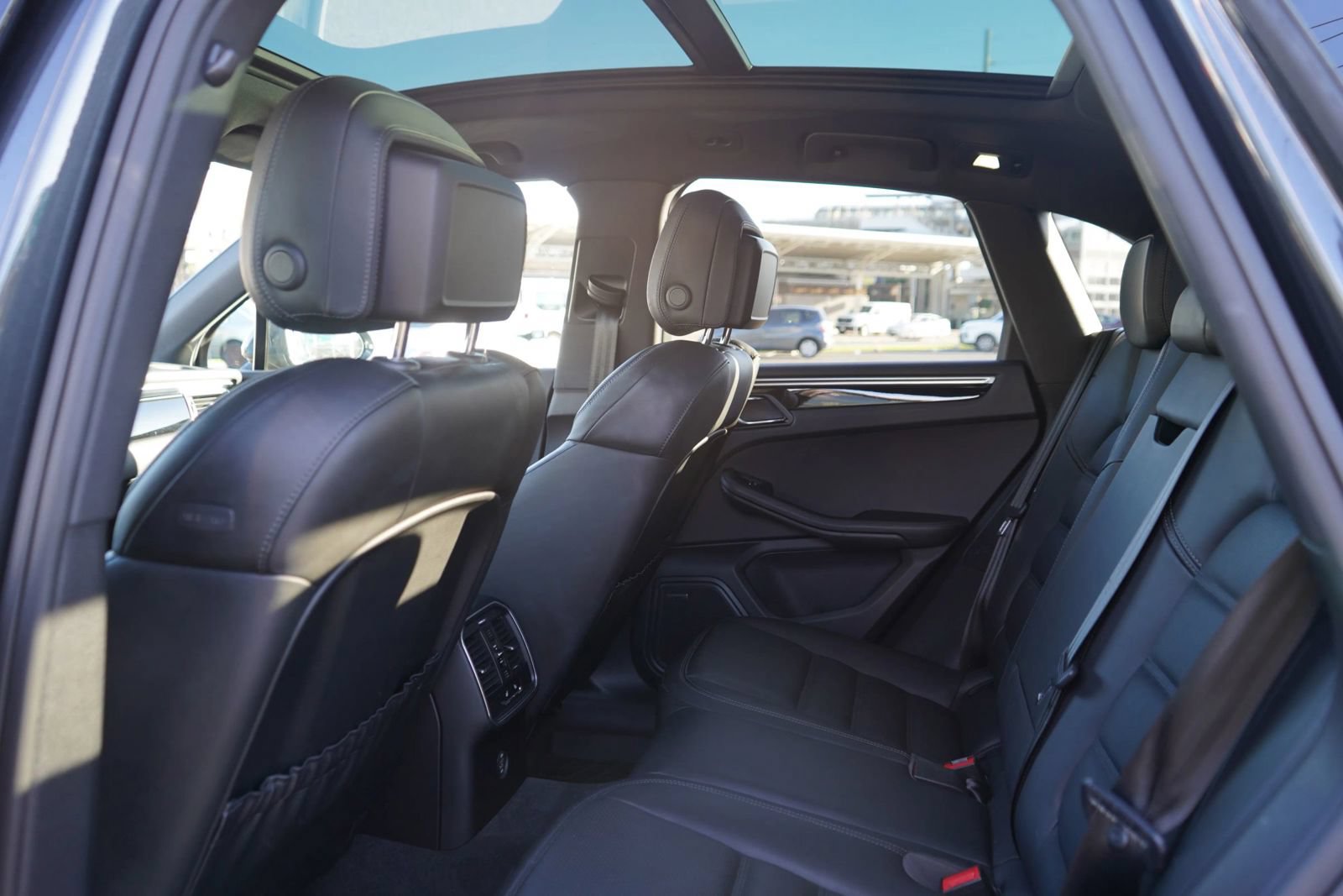Used 2018 Porsche Macan S AWD/4WD image 16