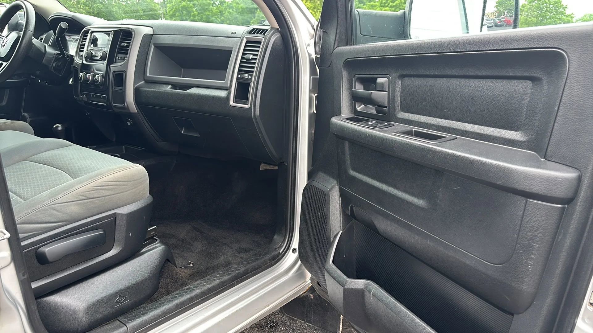 Used 2014 RAM 3500 Tradesman w/ Chrome Appearance Group image 14