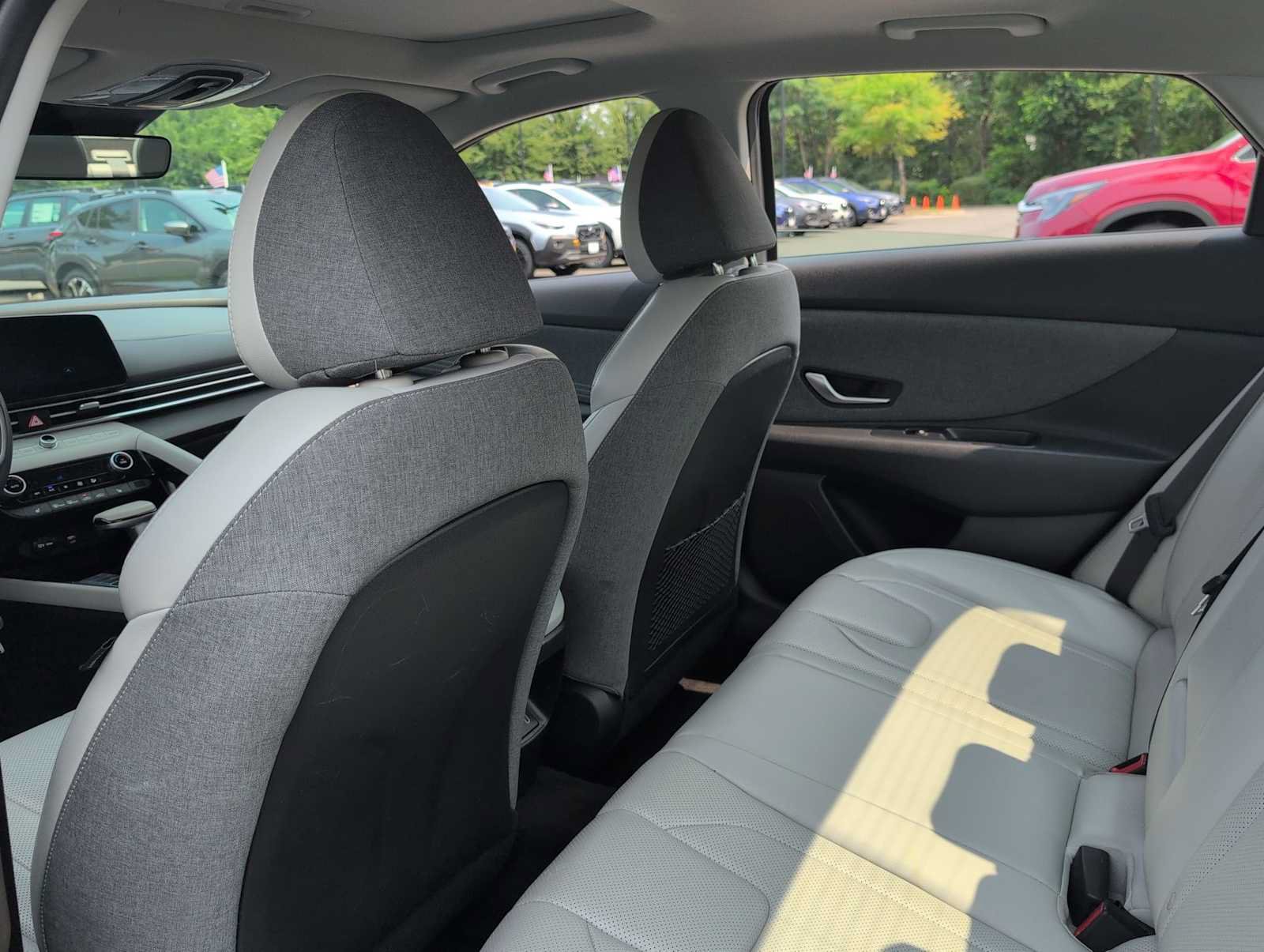 Used 2024 Hyundai Elantra Limited FWD image 18