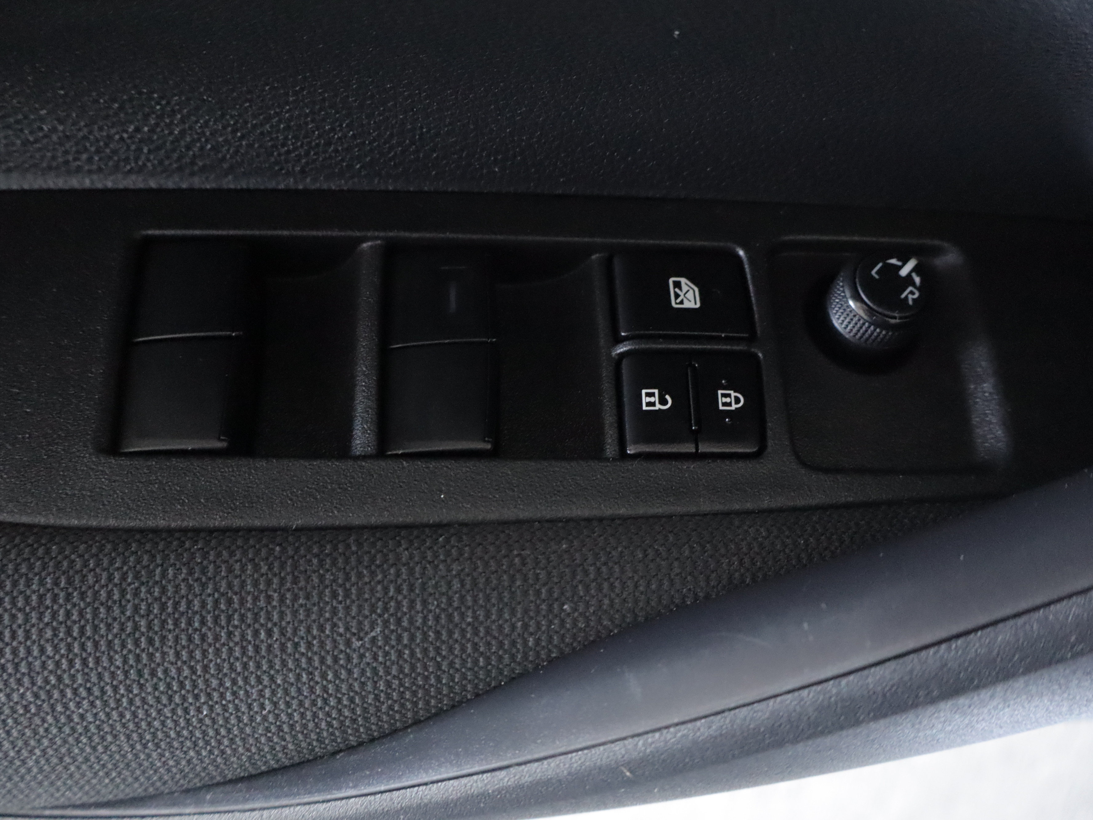 Used 2024 Toyota Corolla LE w/ LE Convenience Package FWD image 11