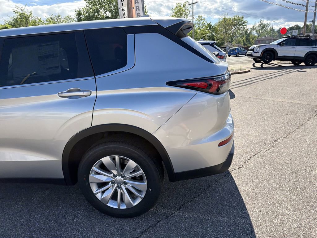 New 2026 Mitsubishi Outlander ES AWD/4WD image 7