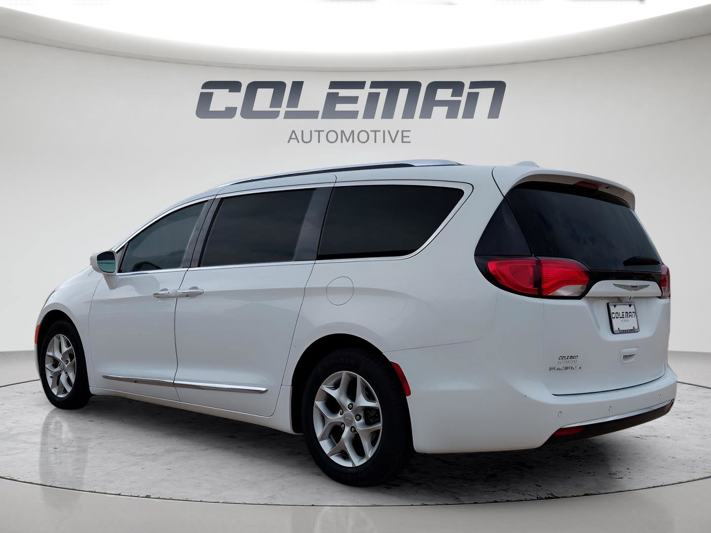 Used 2019 Chrysler Pacifica Touring-L Plus w/ Tire & Wheel Group FWD image 3